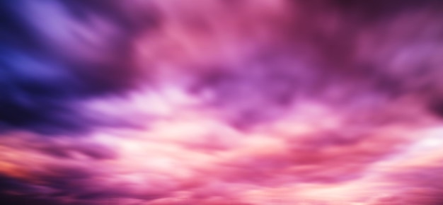 Foto pano de fundo horizontal vívido vibrante suave nuvens rosa cloudscape