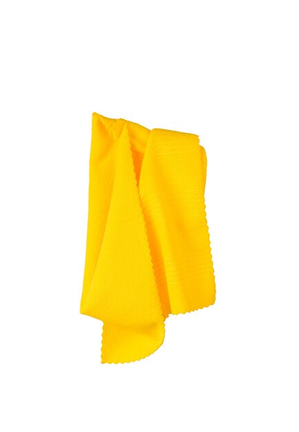 Paño de limpieza amarillo brillante aislado sobre un fondo blanco Concepto mínimo de limpieza Lay Flat