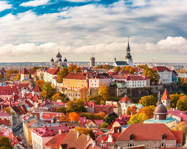 Panorama aéreo da cidade velha Tallinn Estônia