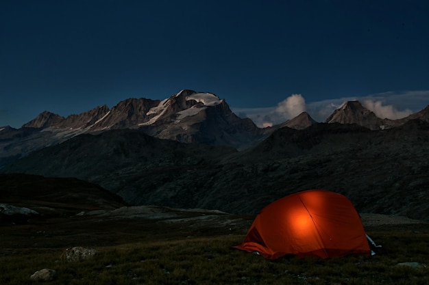 Panorama auf das Gran Paradiso mit der Straßenbahn