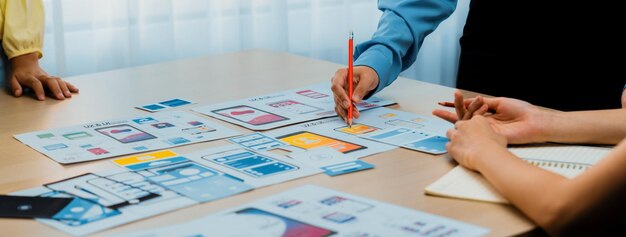 Panorama-Banner der Mitarbeiterplanung von Startup-Unternehmen auf der Benutzeroberfläche synergisch