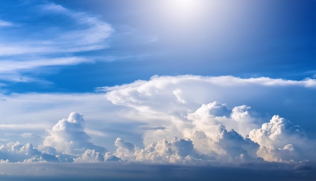 Panorama Blauer Himmel und weiße Wolken Flauschige Wolke im blauen Himmelshintergrund