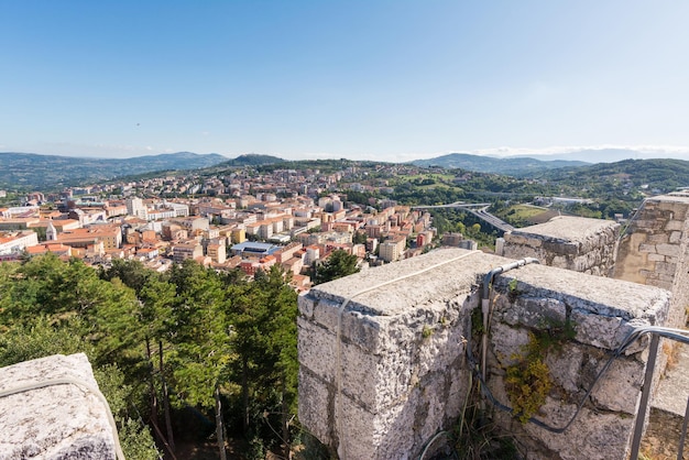 Foto panorama de campobasso en molise vista desde el castillo de monforte