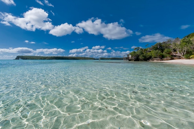 Panorama del cartel del agua cristalina del paraíso de la Polinesia de Tonga