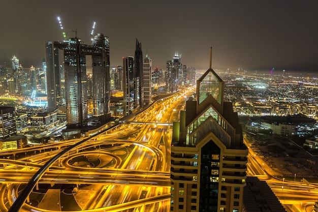 Panorama del centro de Dubai por la noche