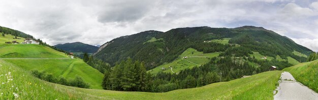 Panorama cerca del pueblo de Vals, Austria