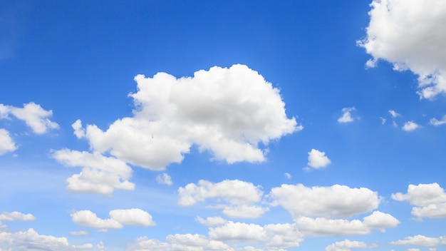 Panorama céu e nuvens de fundo.