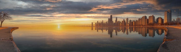 Foto panorama-chicago-skyline-stadtbild bei nacht und blauer himmel mit wolke, chicago, vereinigte staaten.