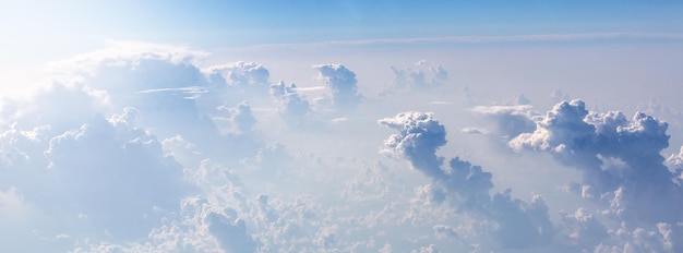 Panorama de un cielo azul