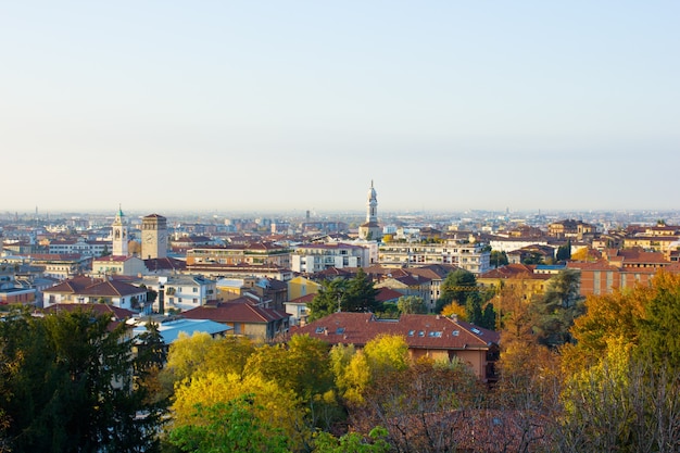 Panorama de la ciudad baja de Bérgamo, Italia