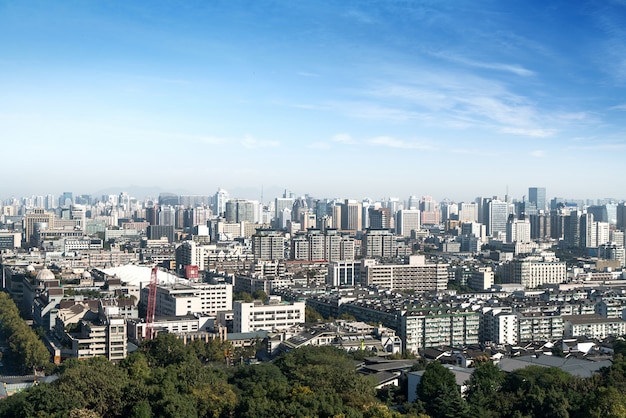 Panorama de la ciudad moderna en Hangzhou, China