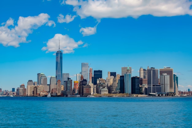 Panorama de la ciudad de Nueva York con rascacielos en el horizonte de Manhattan