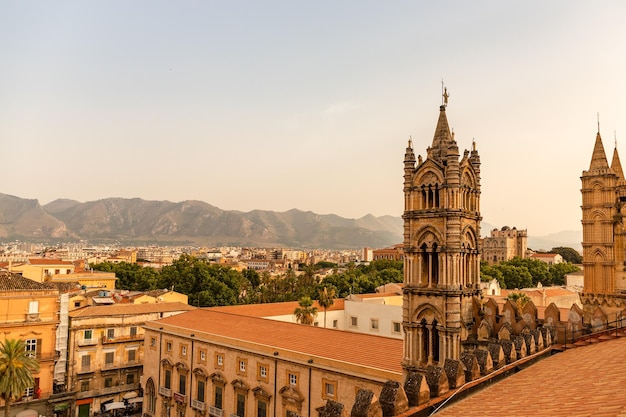 Panorama de la ciudad de palermo sicilia italia en verano