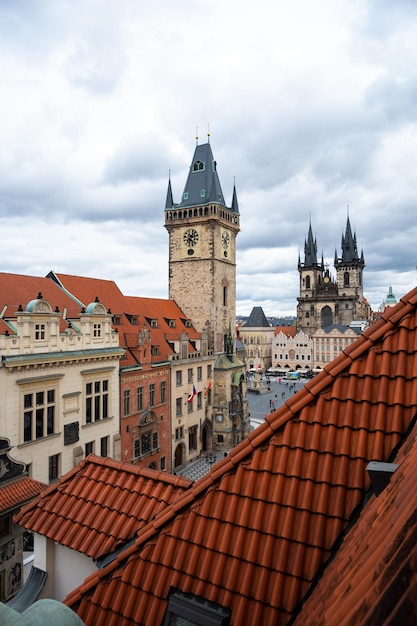 Panorama de la ciudad de Praga con arquitectura medieval antigua Catedrales torres góticas y chapiteles