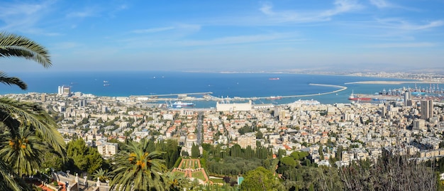 Panorama de la ciudad y puerto de Haifa