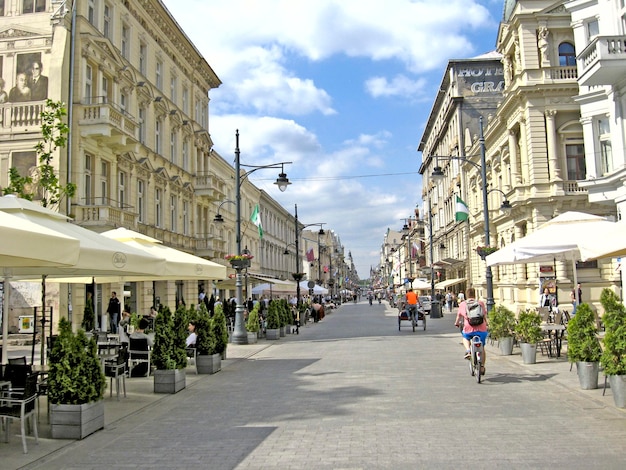 Panorama de la ciudad Vista de la calle principal de Lodz La calle central de Lodz Piotrkowska por la tarde