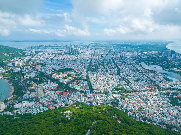 Panorama de la ciudad de Vung Tau desde el faro en la montaña Ciudad y costa de Vung Tau Vietnam Vung Tau es una famosa ciudad costera en el sur de Vietnam