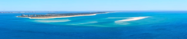 Panorama de la costa del mar de verano Setubal Portugal