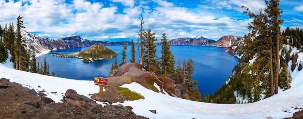 Panorama de Crater Lake y Wizard Island Oregon EE.UU.