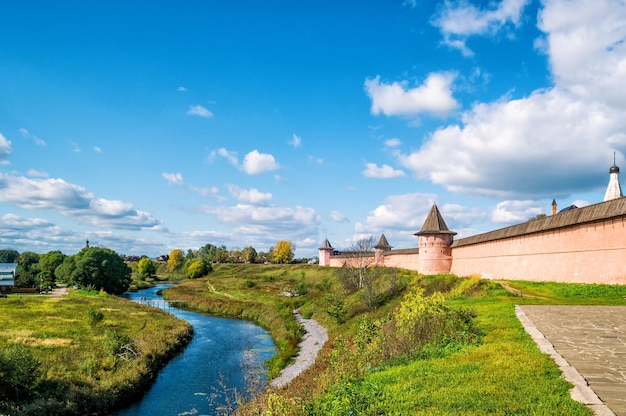 Foto panorama da antiga cidade de suzdal rússia