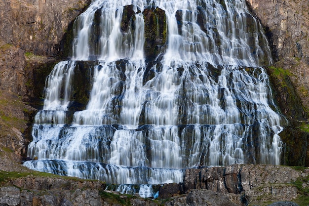 Panorama da cascata da região selvagem Cachoeira de Dynjandi Islândia.