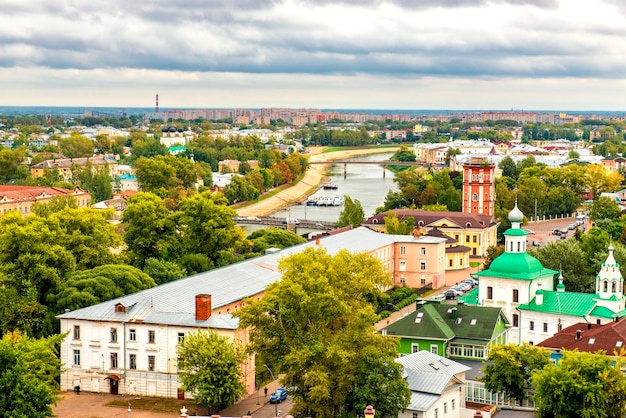 Panorama da cidade de Vologda e dos rios com o mesmo nome