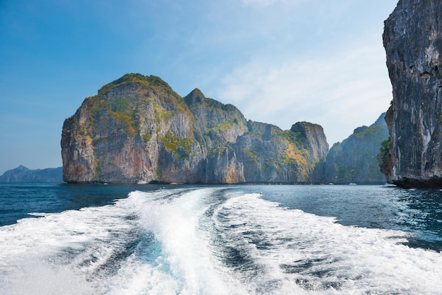 Panorama da paisagem da ilha phi phi