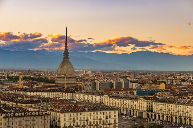 Panorama da paisagem urbana de turim