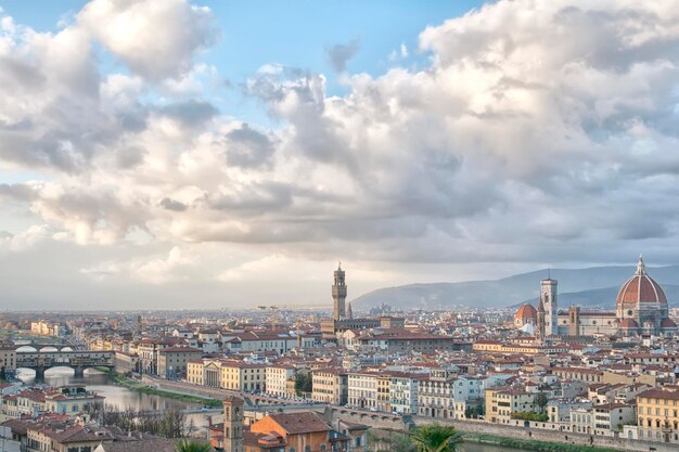 Panorama da ponte da cidade de Florença