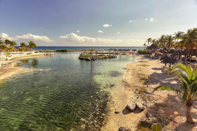 Panorama da praia de Puerto Aventura