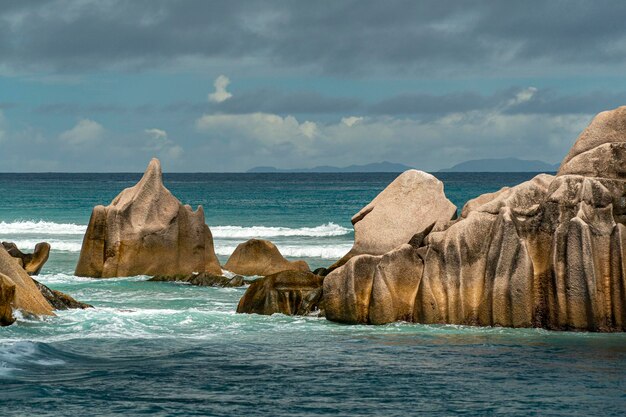 Panorama da praia paradisíaca de Seychelles