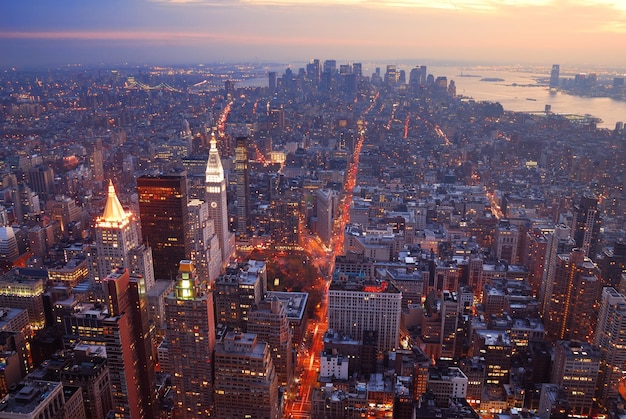 Panorama da vista aérea do horizonte de Manhattan da cidade de Nova York ao pôr do sol