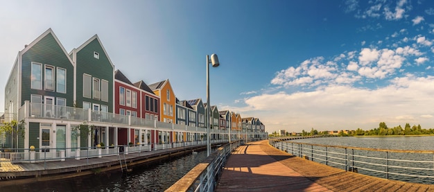 Panorama das famosas Rainbow Houses em Houten Holanda