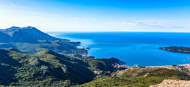 Panorama de Budva e Rafailovici em Montenegro