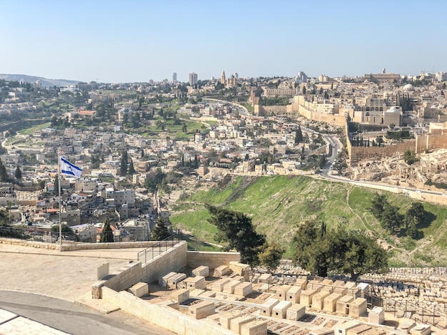 Panorama de Jerusalém com cemitério em Israel durante o dia