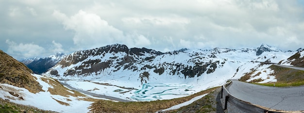 Panorama de montanha dos Alpes de verão Áustria