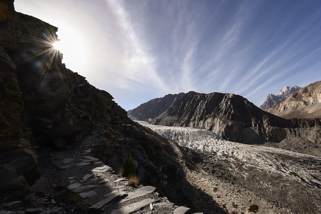 Panorama de montanhas e geleiras na cidade de Passu Paquistão