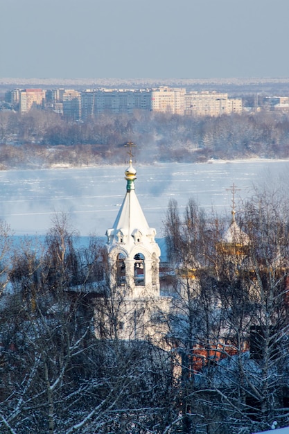 Panorama de Nizhny Novgorod em um dia claro de inverno