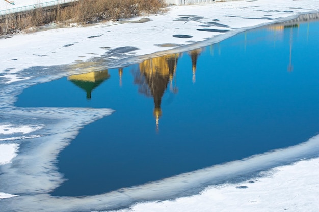 Foto panorama de nizhny novgorod em um dia claro de inverno