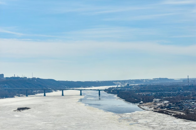 Panorama de Nizhny Novgorod em um dia claro de inverno