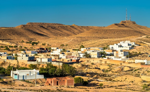 Foto panorama de tataouine, uma cidade no sul da tunísia, áfrica do norte