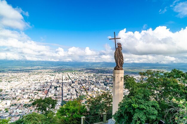 Panorama der argentinischen Stadt Salta in Südamerika