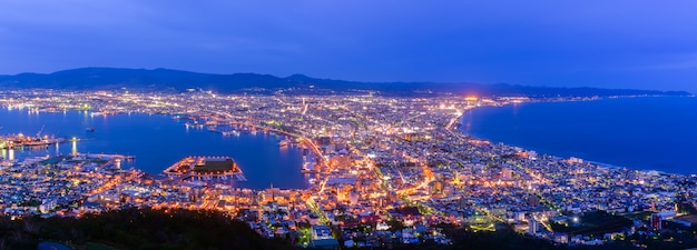 Panorama der hakodate-stadtansicht vom berg hakodate