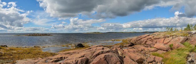 Panorama der Küste des Weißen Meeres