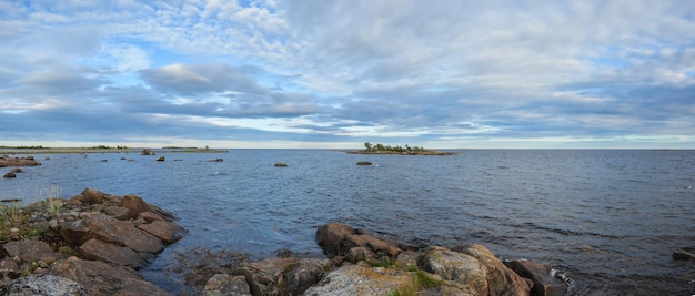 Panorama der Küste des Weißen Meeres