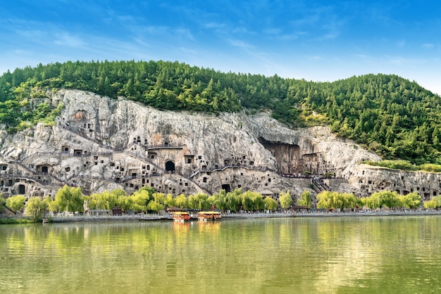 Panorama der Longmen-Grotten, Luoyang, Henan, China.