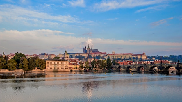 Panorama der Moldau und der Altstadt in Prag. Tschechien