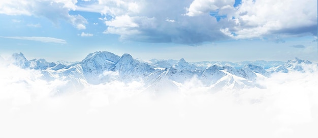 Panorama der Winterberge mit blauem Himmel in der Kaukasusregion Elbrus-Gebirge Russland