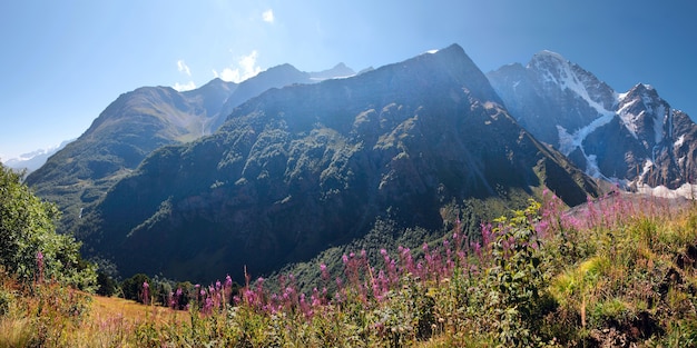 Panorama des Kaukasus im Morgenlicht