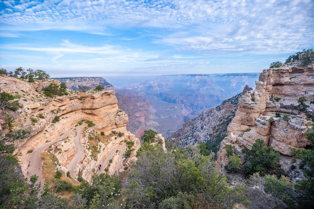 Panorama des schönen Zickzackstarts des South Kaibab Trailhead Trekking Grand Canyon, Arizona